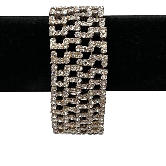 ❤️ Vintage Monet Rhinestone Stretch Bracelet - Picture 2 of 4